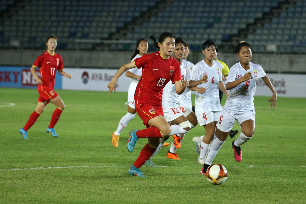 亚洲杯女足比赛，中国队决胜场上